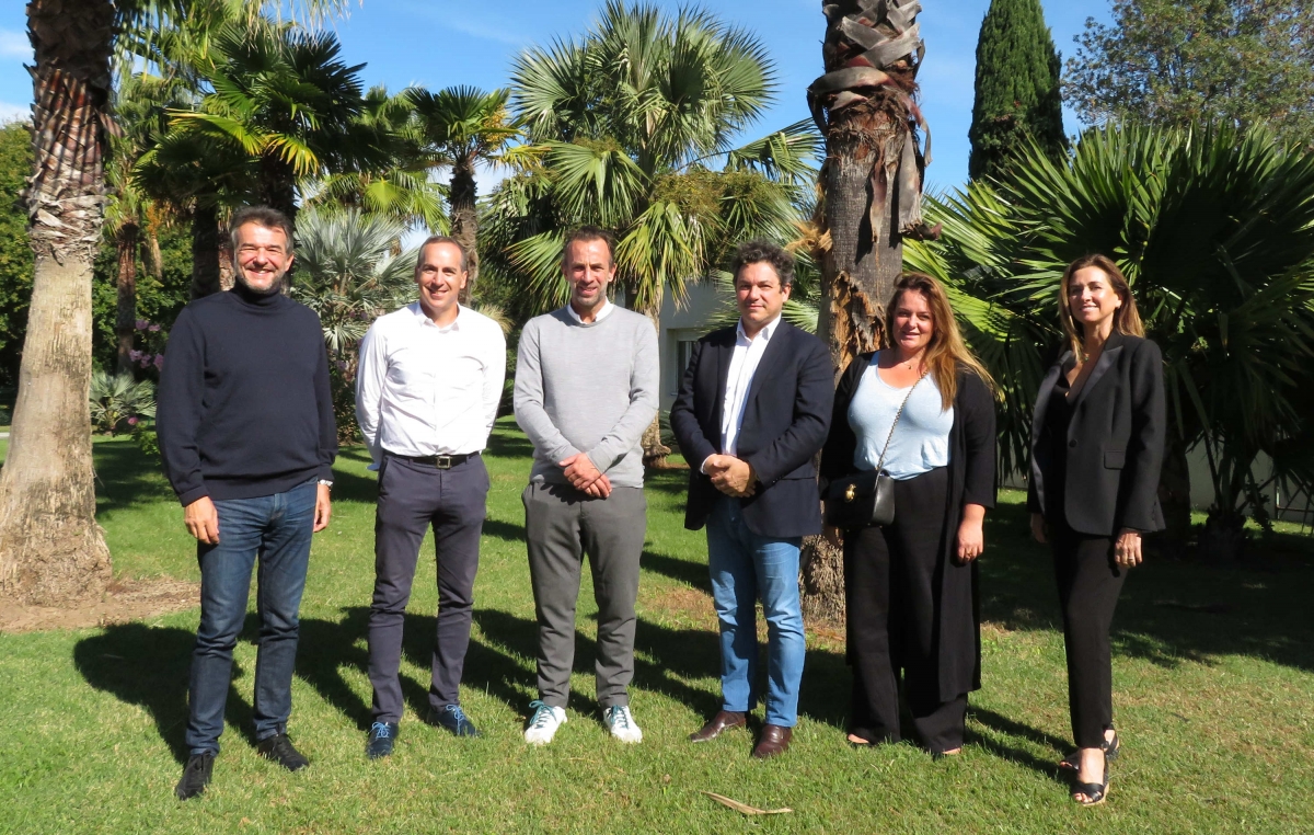 Signature pour l'acquisition des Jardins de Sophia par le Groupe Clinipole