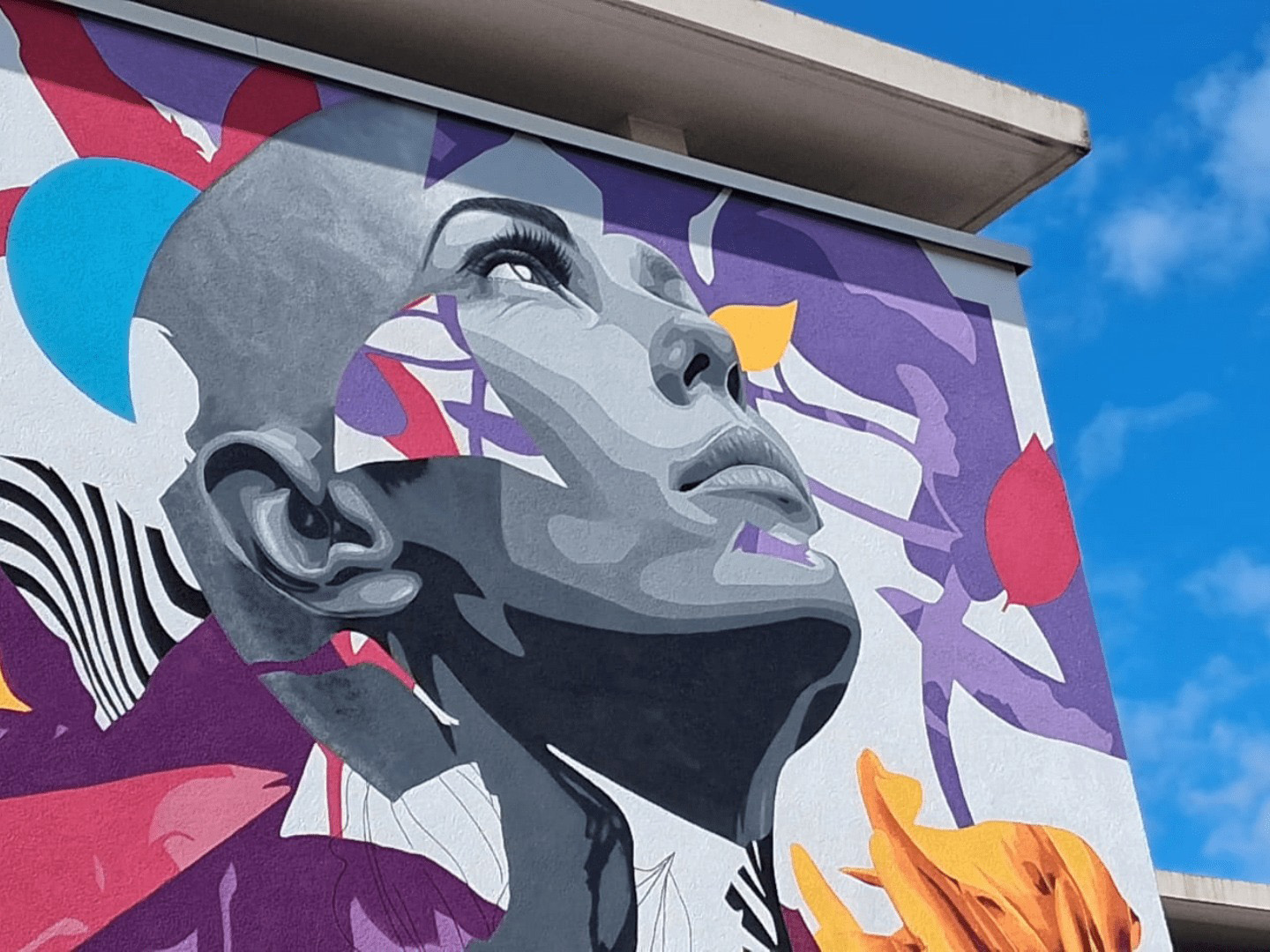 Lire la suite à propos de l’article Clinique Via Domitia : une fresque pour célébrer les 40 ans d’Octobre Rose